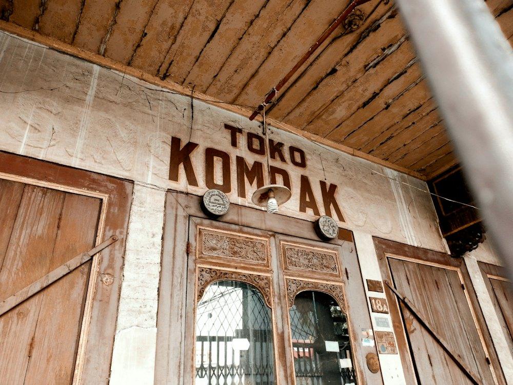 Gedung Toko Kompak di Pasar Baru